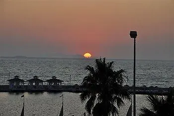 투리야 5* 터그트레이스